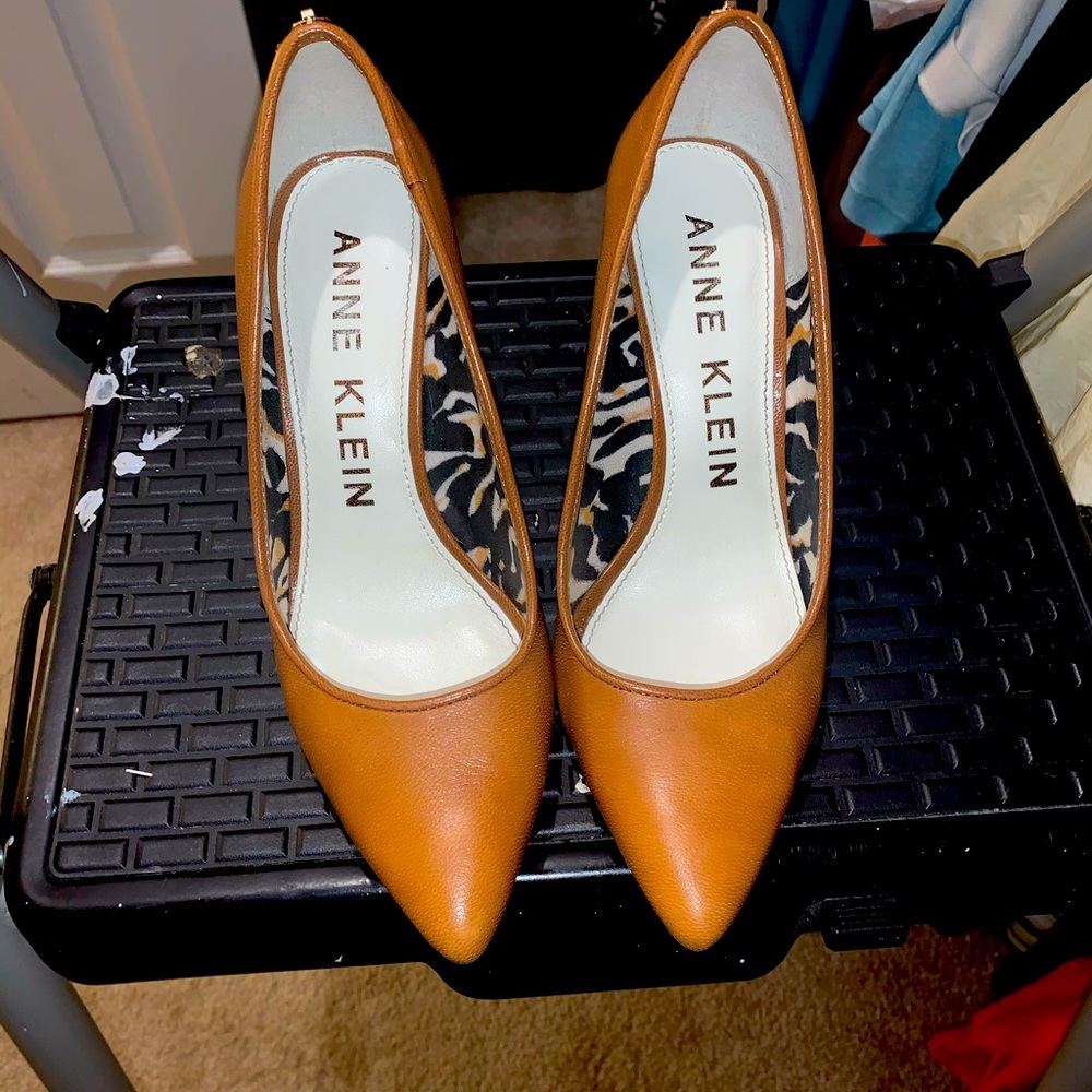 COPY - Size 6.5 Anne Klein brown heels... lightly used